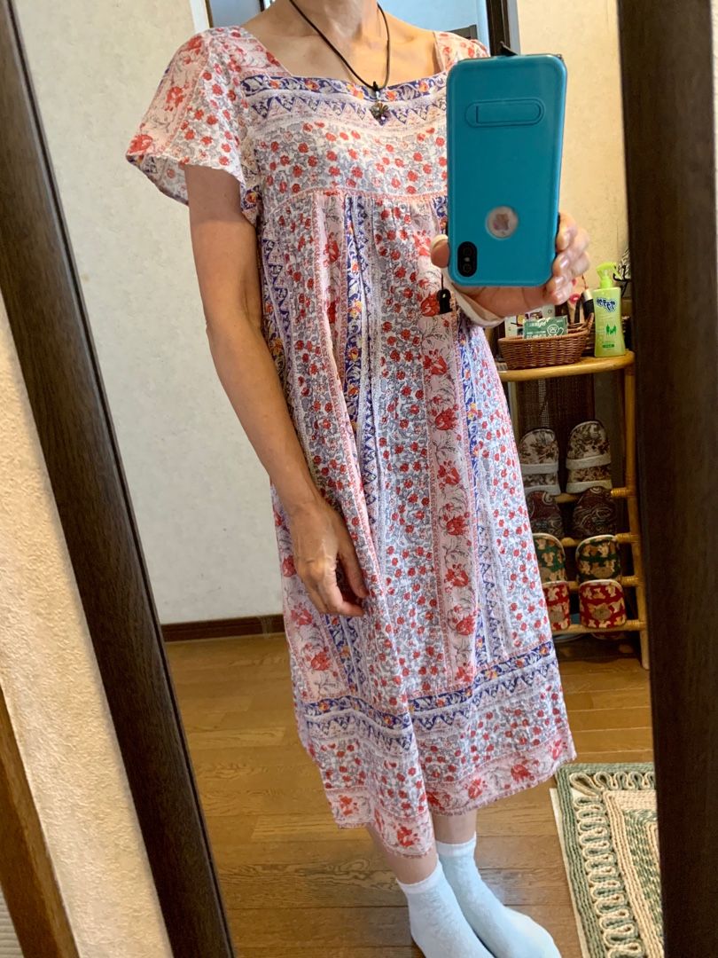 白に赤 青の小花柄のワンピース ミントグリーンの靴下 ガラスの花のペンダント 水色の花刺繍の青いヘアバンド 青の小花柄のマスク Music Land 私の庭の花たち 楽天ブログ