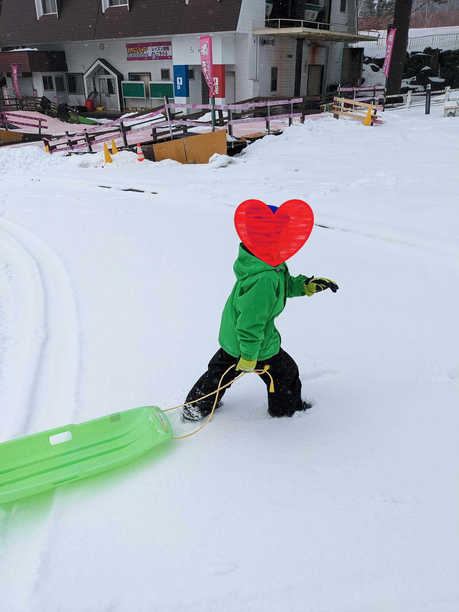 白樺高原国際スキー場で子供とレンタルそり遊び