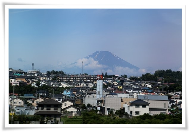 東海道新幹線・車窓から　富士山 9：24 15.6.28