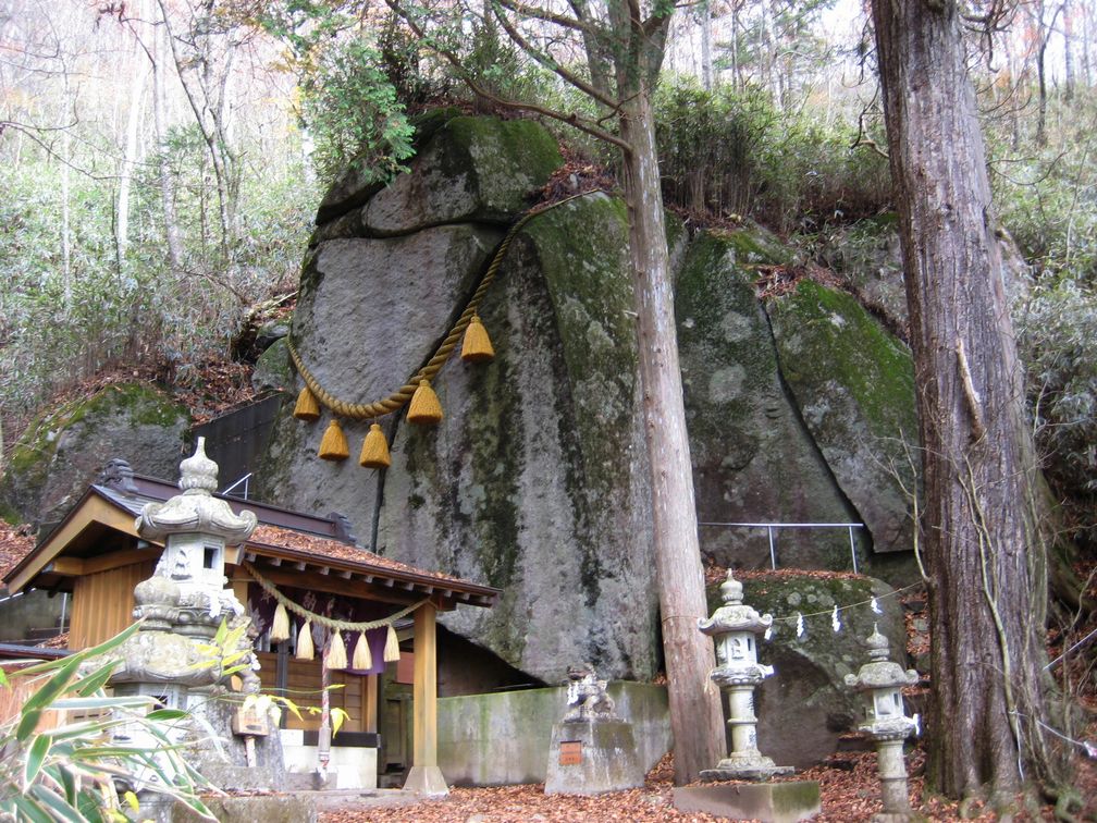 石割神社