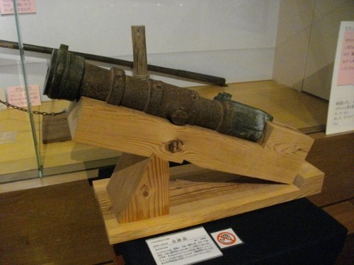 村上水軍博物館虎蹲砲 (500x375).jpg