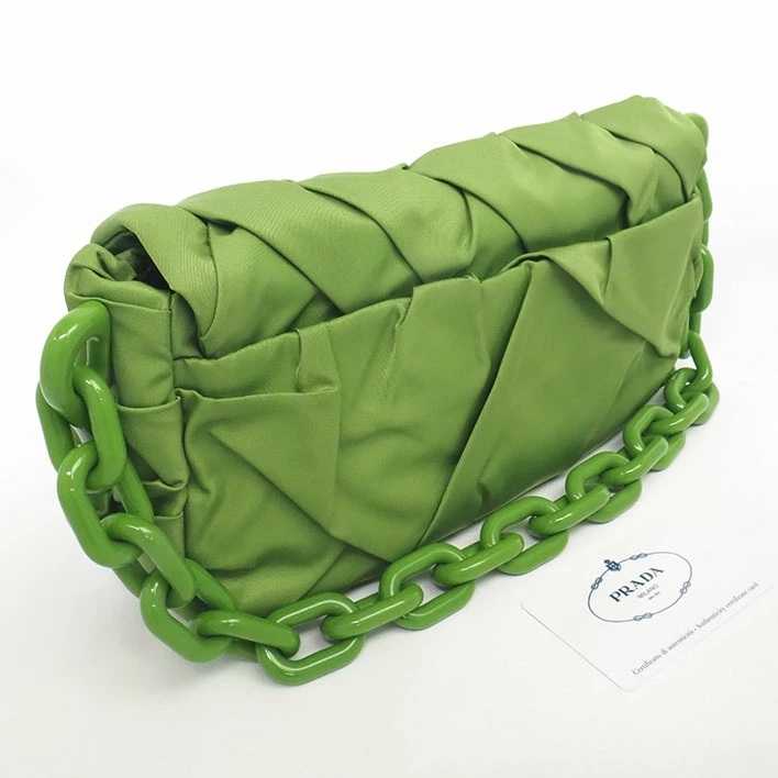 PRADA編み込みデザイン ショルダーバッグ PRADA 編み込みデザイン ショルダーバッグ ブラック