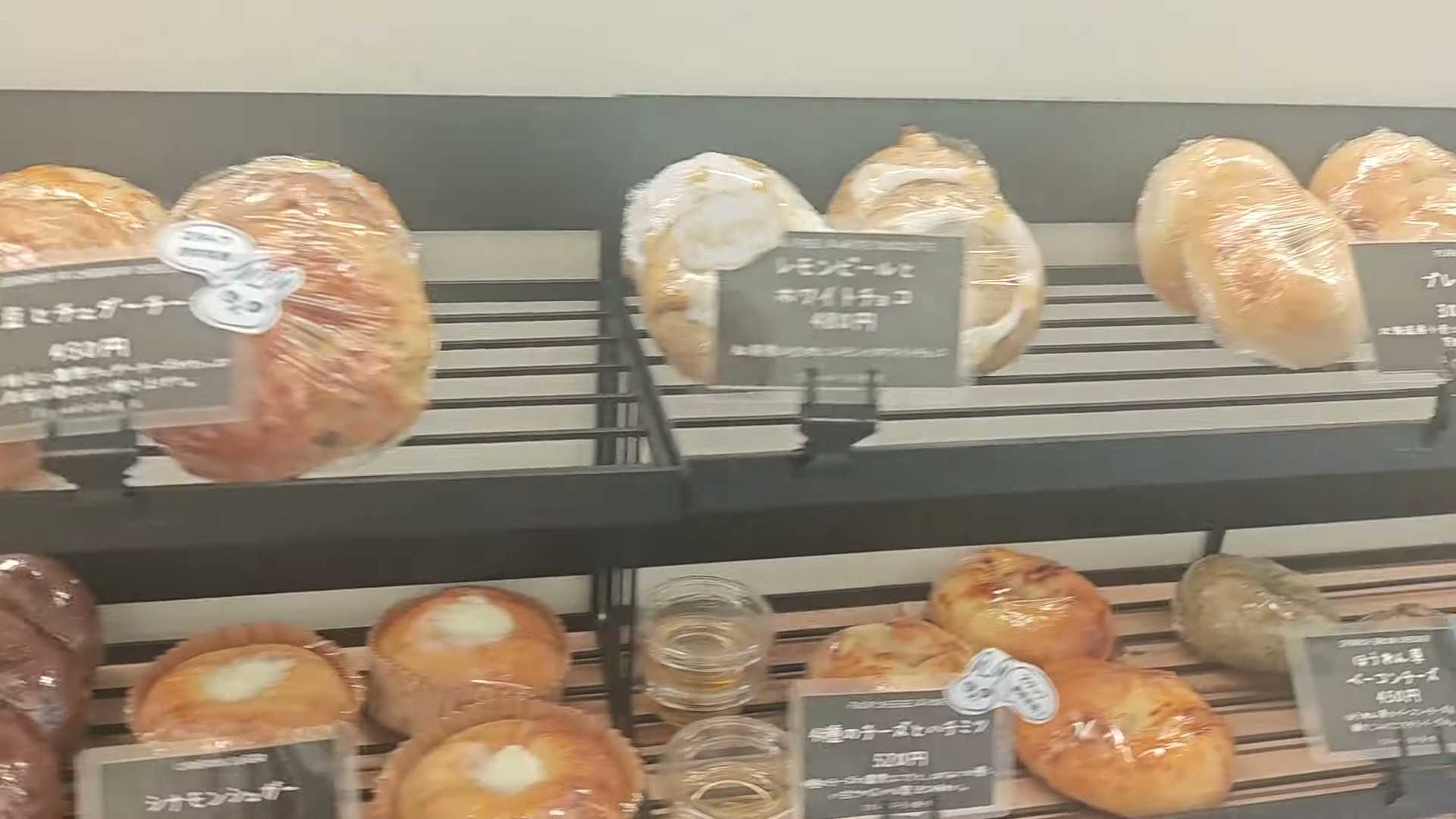 東京ベーグル屋さん　蔵前ZONO BAGELの内観　商品ラインナップ