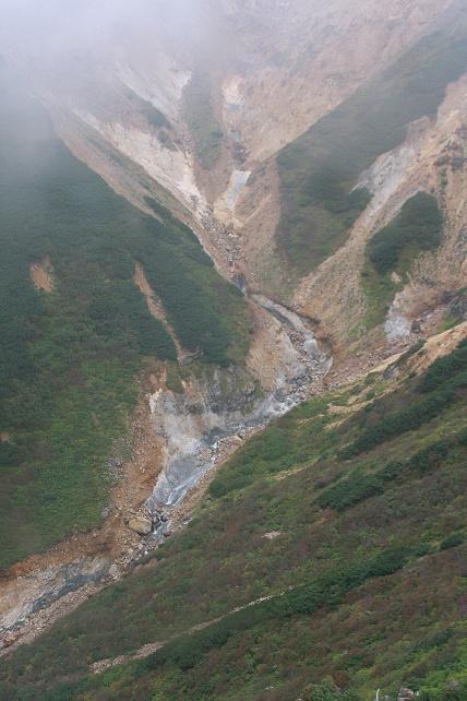火口へ続く沢道