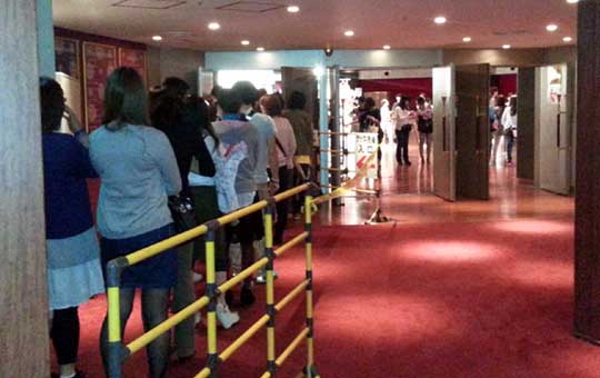 13 グッズ売場 入口.jpg