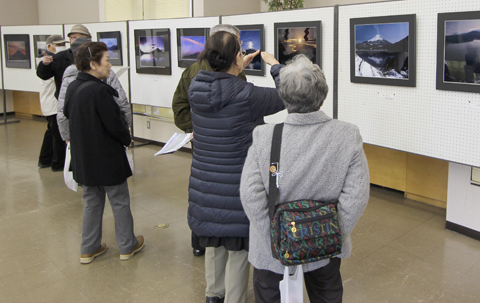 2012-02-24, 「身延からの富士」写真展 03