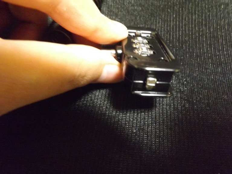 iPhone盗難防止用 LOCKケース12