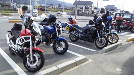 ファミマ上野店前１