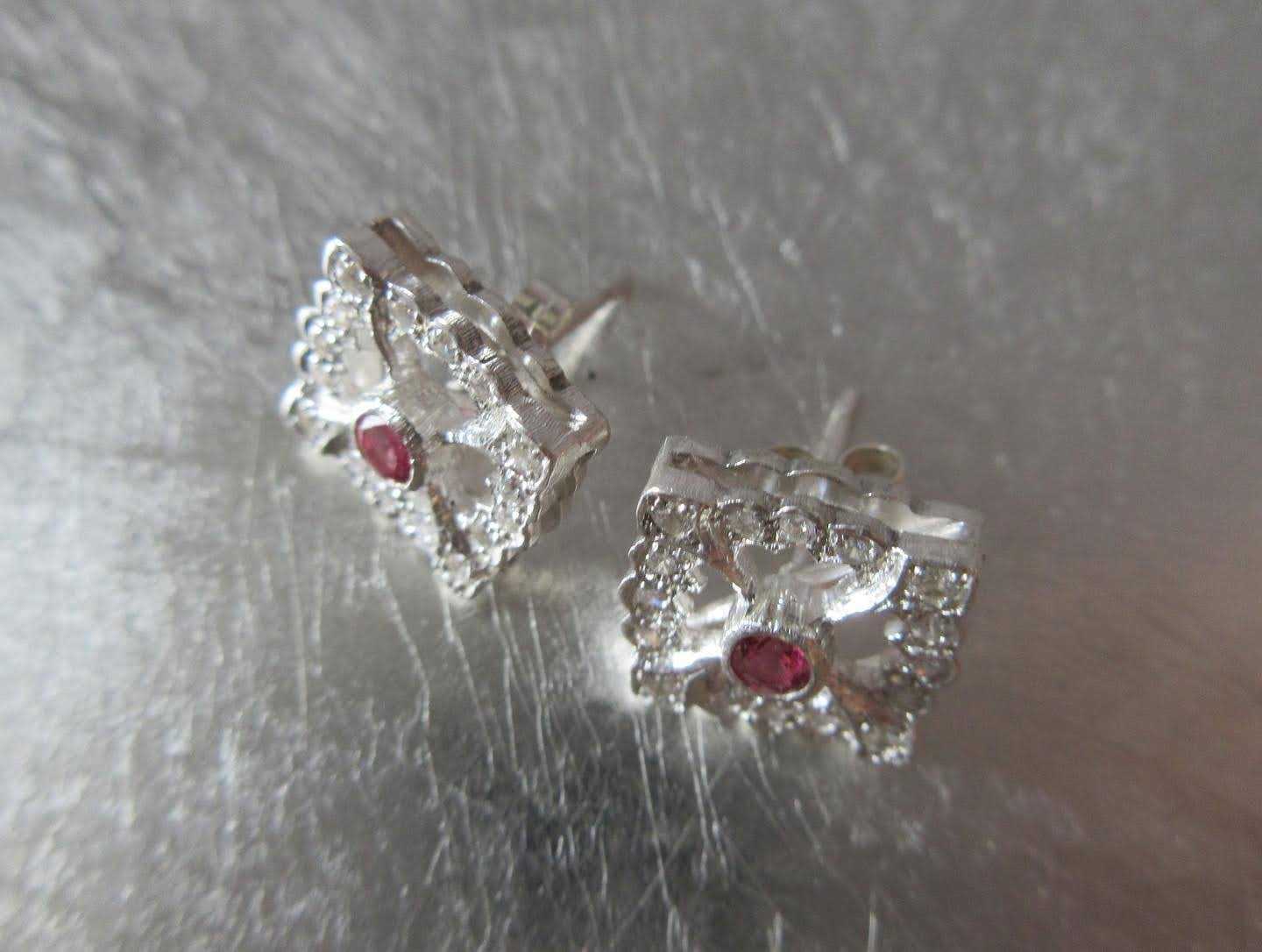 シルバーリング 赤い石　フィレンツェ彫り レッドスピネルのフィレンツェ彫刻リング l Jeweler's Style
