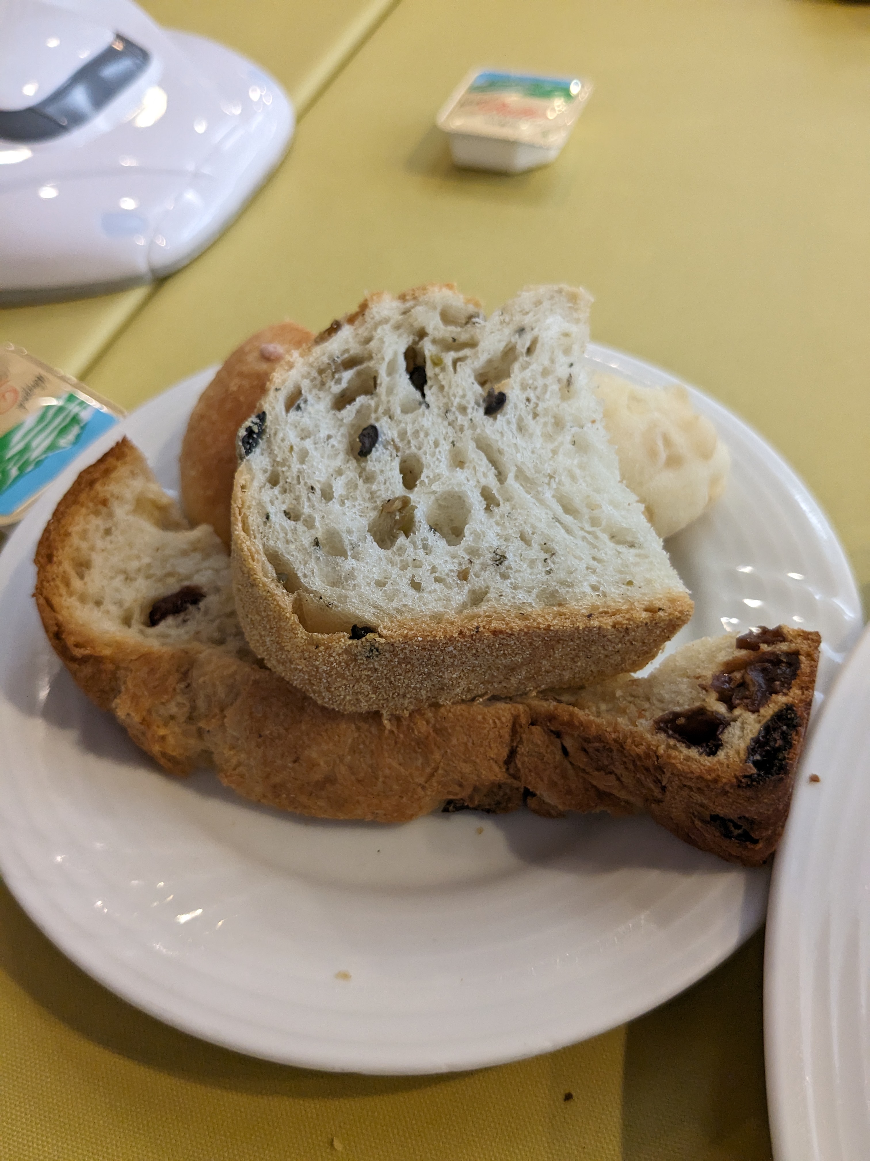 幼児連れ銀座ランチ　木村家　料理注文でパン食べ放題