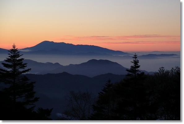 山荘下の広場-4 15.10.3　5：27