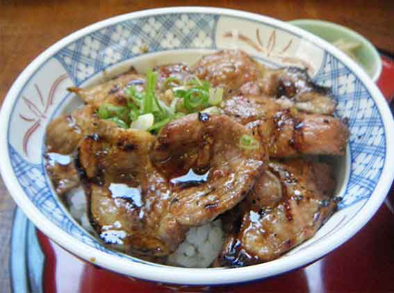 源喜亭の「炭焼豚丼」-2♪