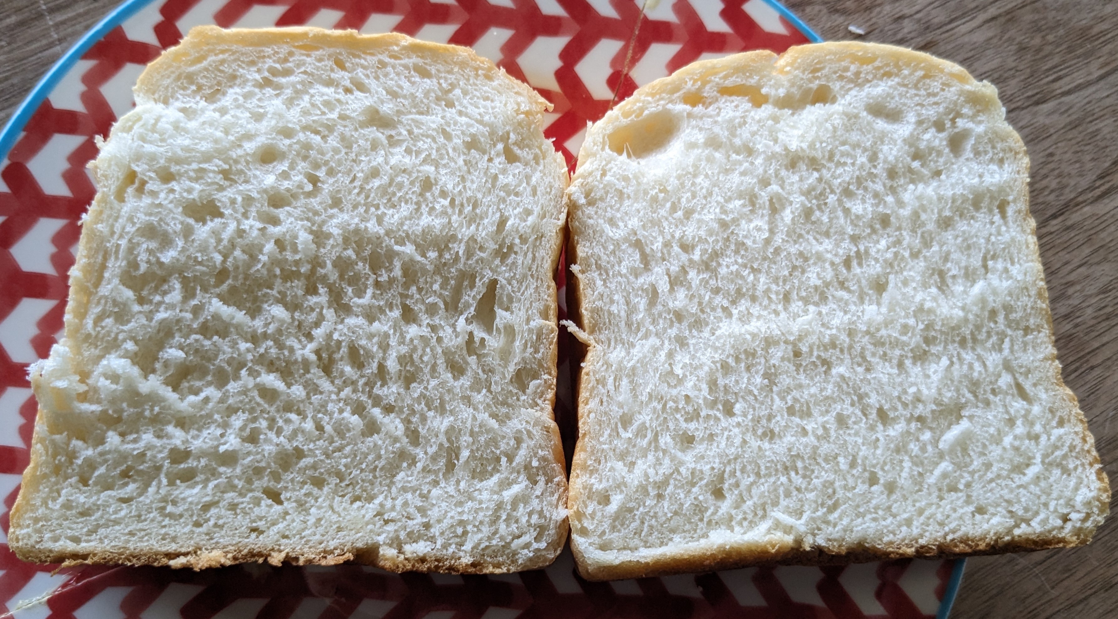 福岡市パン屋むつか堂のロスパン通販　湯種食パンの断面