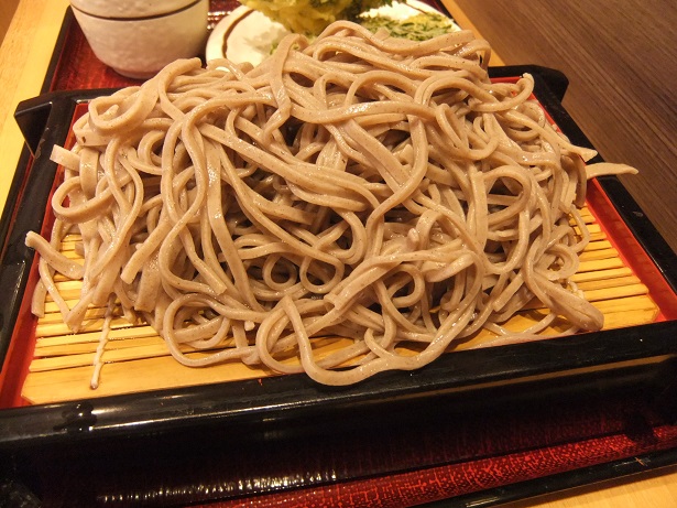 乱切りそばあずみ池袋東口店の春菊天せいろ２