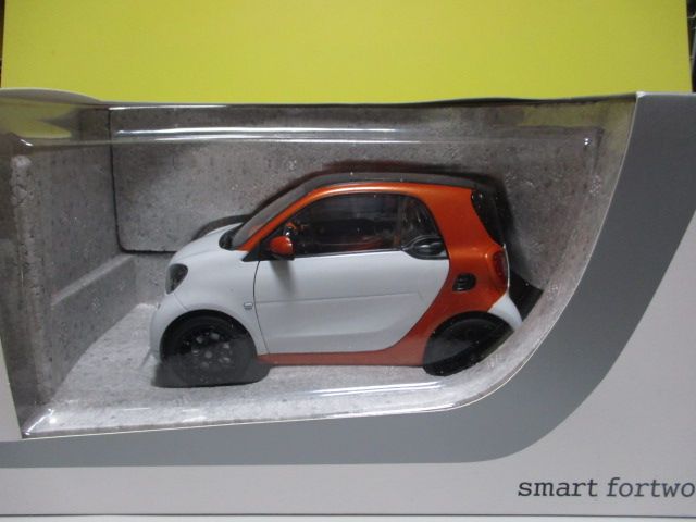 smart fortwo coupé ミニカー1/18 ボディーパネル交換可能 Smart Fortwo Coupé | House of Modelcars