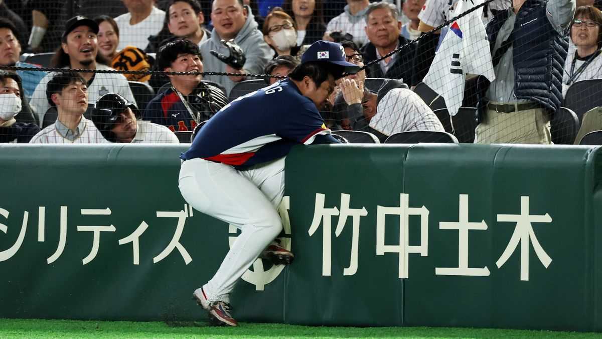 侍ジャパン、WBC2026、日韓戦、「両チームから拍手が起きている…」 壮絶な日韓戦の最中で、球場が一体となるシーン起こる 韓国選手を気遣う日本コーチにSNS上では称賛の声が上がる