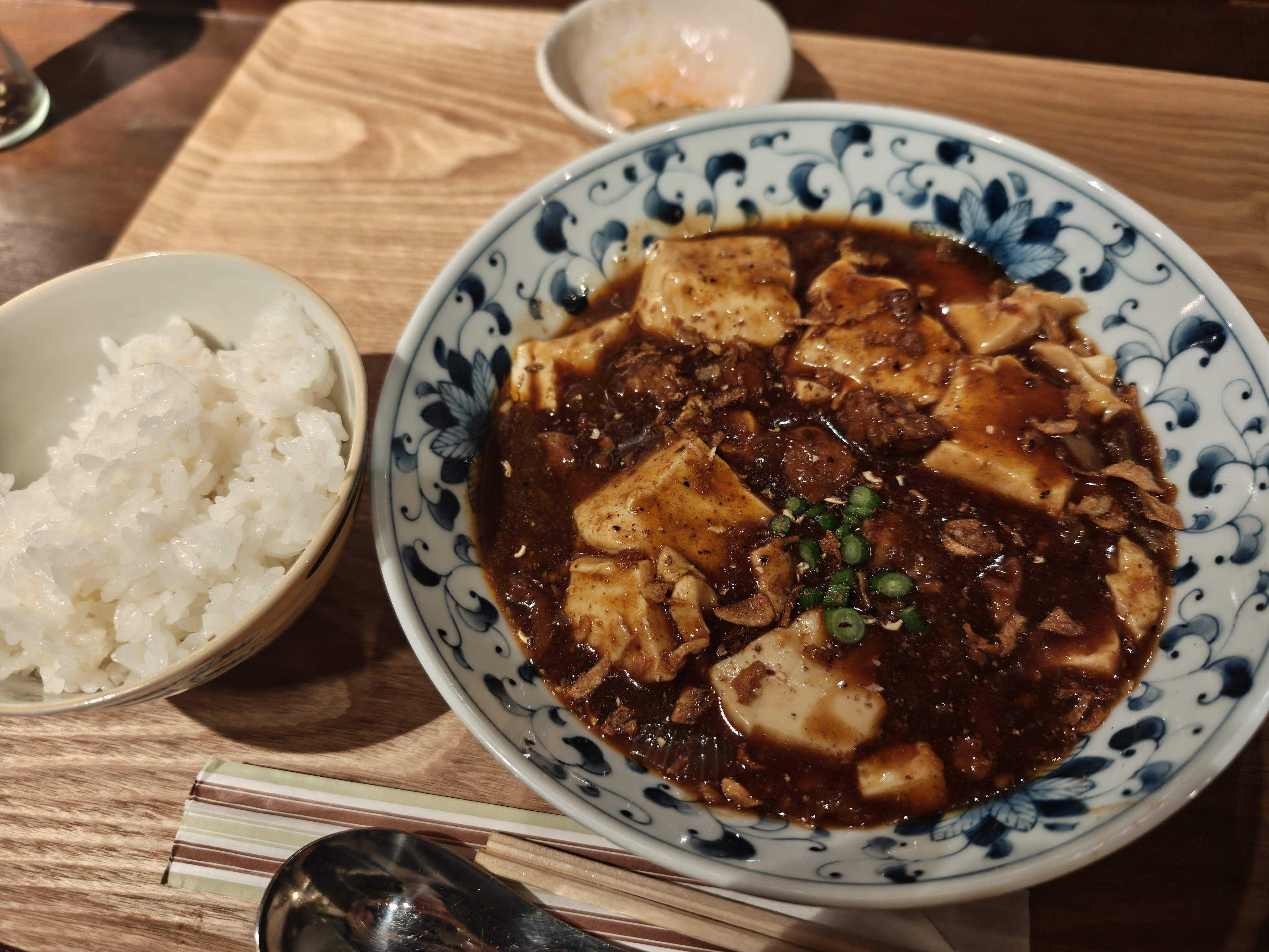 新橋駅　ひとりランチ　株式会社マーボードウフ　羊肉麻婆豆腐定食