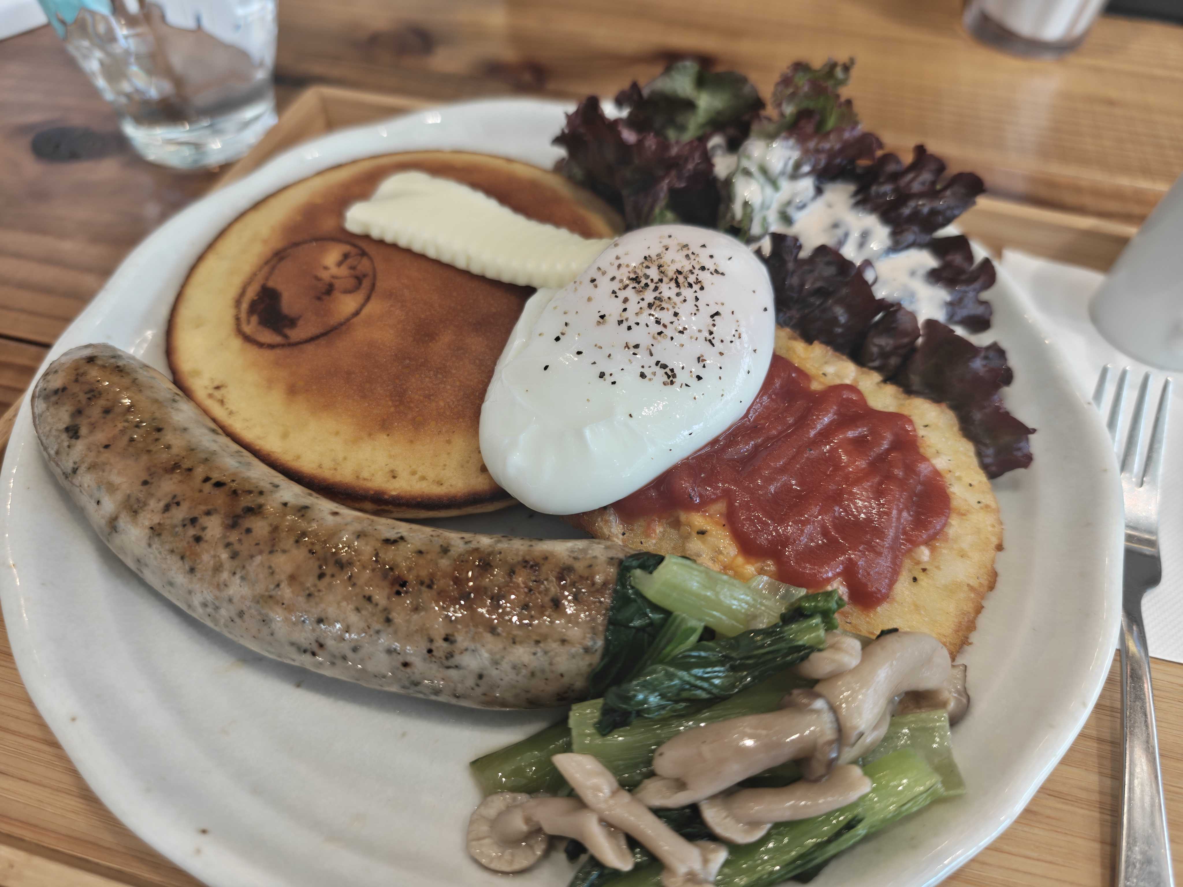 錦糸町駅　ねこづき（Nekozuki Pancake Café）　エッグベネディクトプレート
