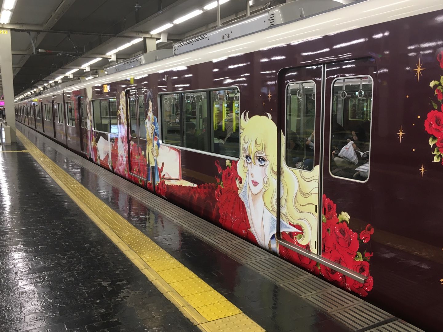 鉄道スケッチ】阪急宝塚線の「ベルばら」ラッピング車 | 旅人てつき 