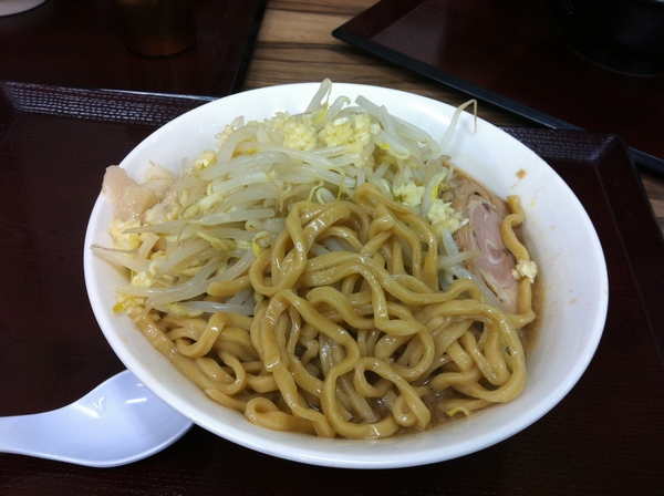 ジャンクガレッジ　ブレナ幕張店　ラーメン（中）極太麺ニンニクアブラ増し　麺