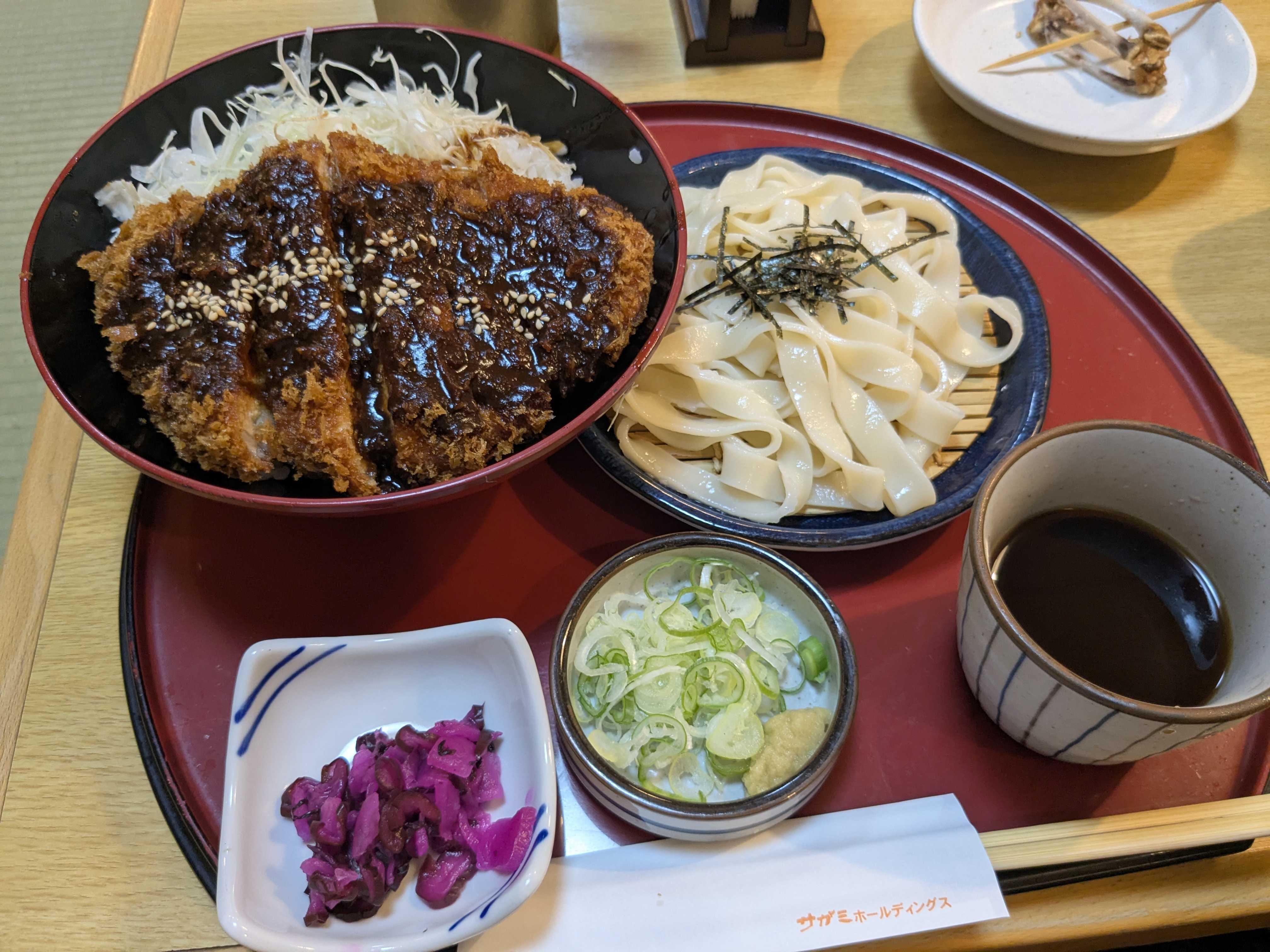 家族で夕食　和食麺処サガミ　味噌かつ丼と麺