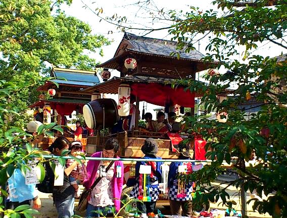 観音寺の隣の神社