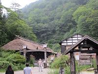 鶴の湯温泉遠景.jpg