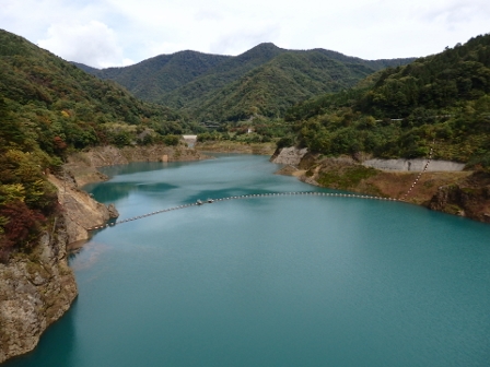 四万川ダム湖