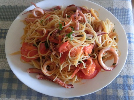 イカとトマトパスタ