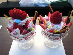 苺パフェ