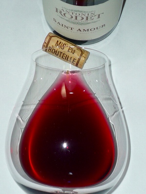 Antonin Rodet Saint-Amour 2011 glass.jpg