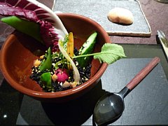 植木鉢をイメージした野菜たち