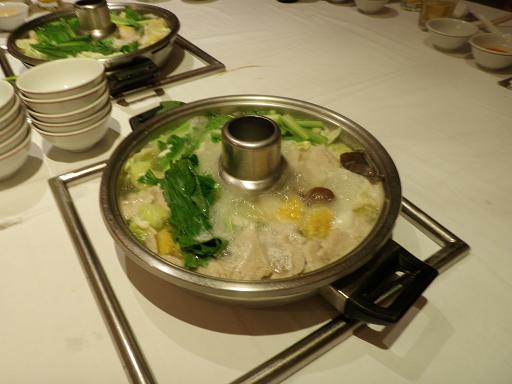 １／２　夕食「コカ」レストラン　タイスキ2