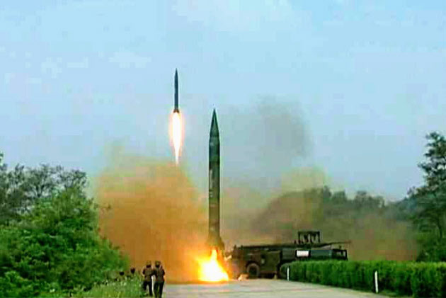 北朝鮮ならず者集団のミサイル連続発射