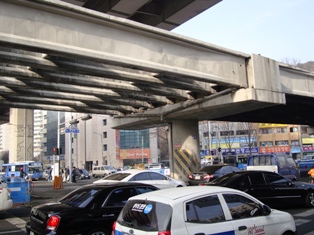 20120214 hongjae overpass being removed 7.jpg