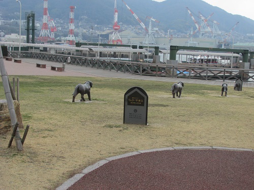 犬も歩けば・・・・・