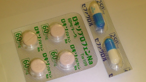 セファクロル（抗生物質）とロキソプロフェンNa（鎮痛・解熱・抗炎）