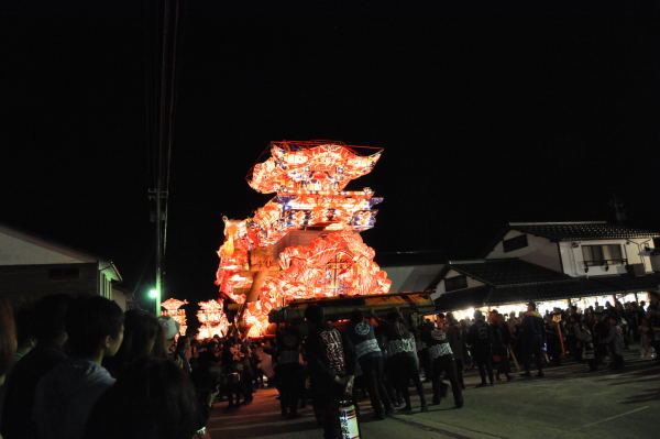 津沢夜高あんどん