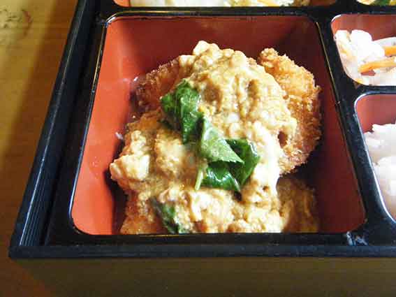 アメリカンステーションの「チキンカツ卵とじ」-2♪