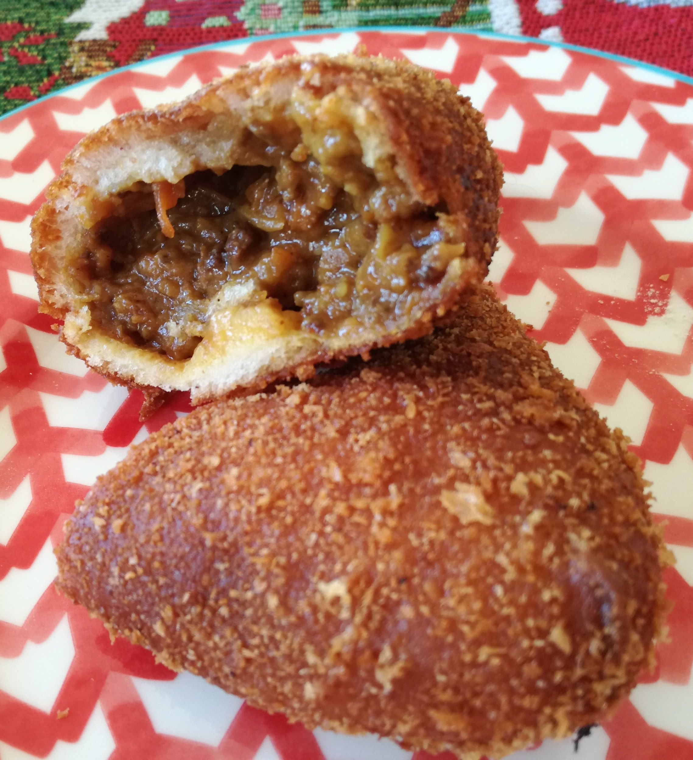 千葉市稲毛区パン屋はせぱん　カレーパンの断面