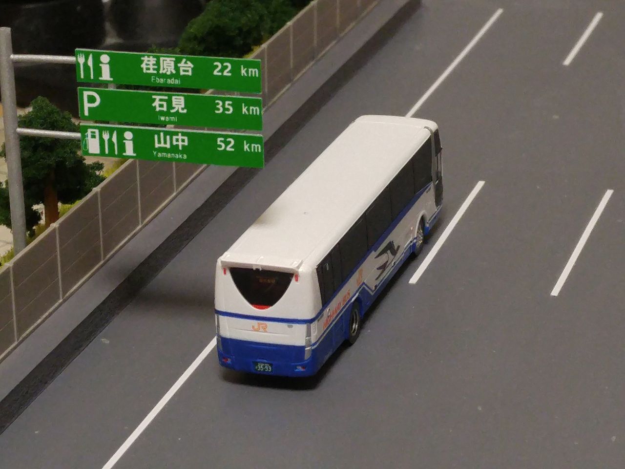 自作ジオラマ　1/150 『高速道路』　　トラックコレクション　バスコレ用 高速道路ミニチュア（高速道路ジオラマ） 作品1 | ジオラマ