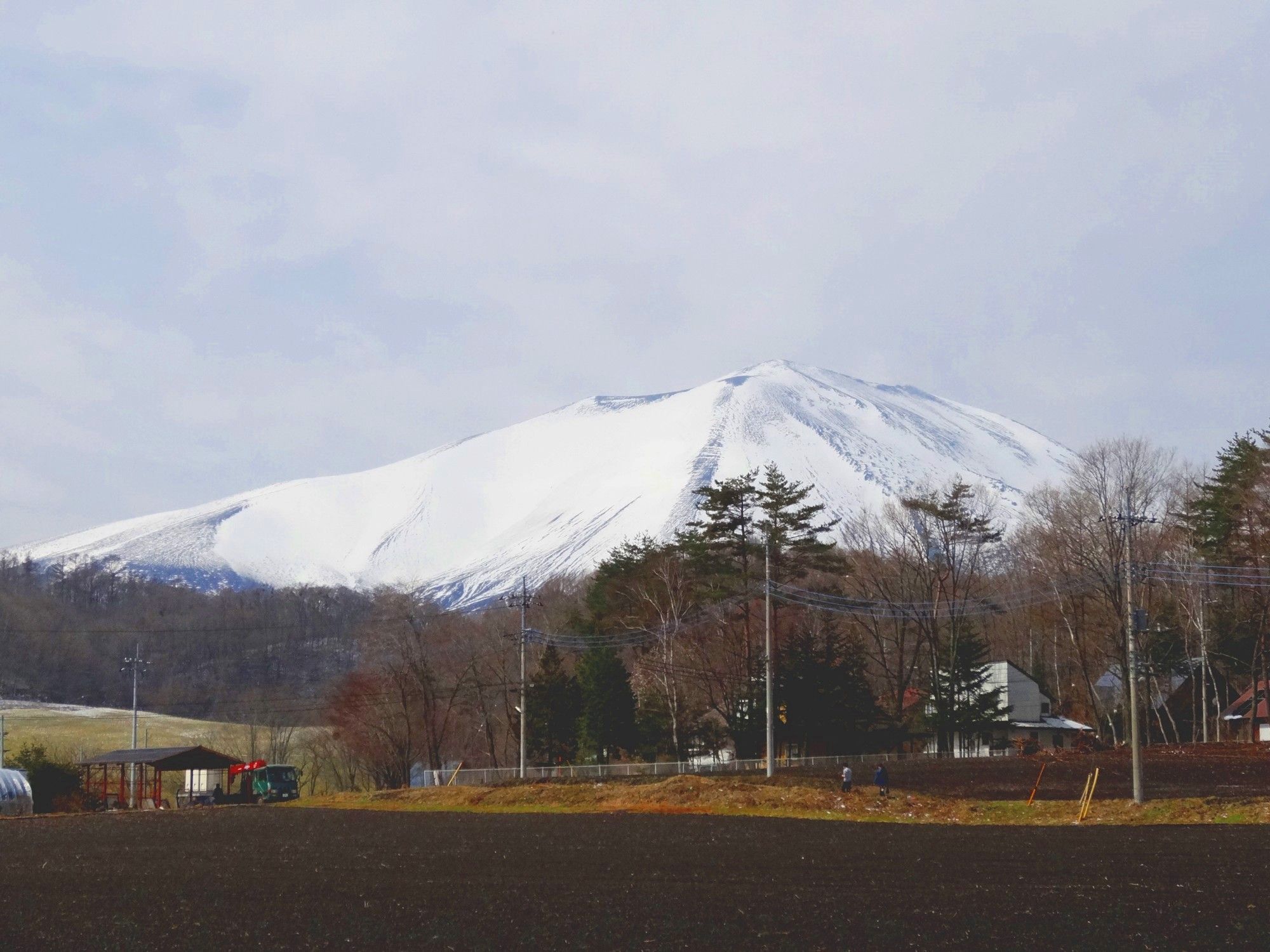 富士山と見間違うような浅間山の写真 ２０２０年４月２１日 山と星空と小型車でサイクリング 楽天ブログ
