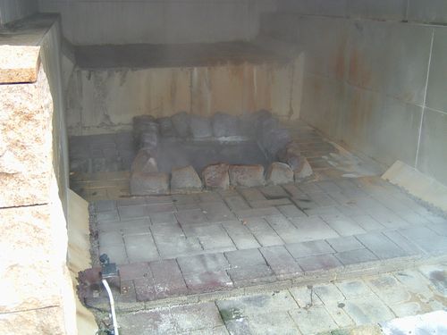 泉源公園の間欠泉（非噴出時）