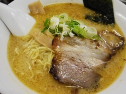 中華　とんこつラーメン