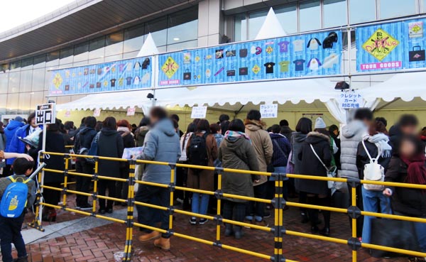 13 札幌 グッズ売場 初日 1542.JPG