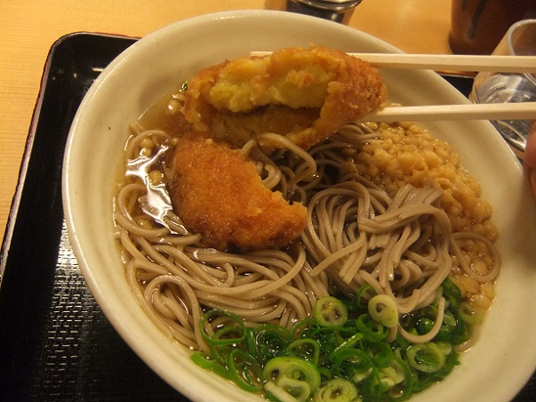 麺処潮屋梅田店＠大阪のコロッケそば３