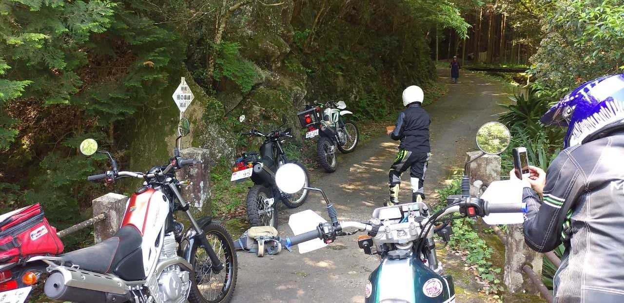 再びの林道走り タイムトンネル トラ車は ひ弱いか 永遠のビギナーバイク乗り 楽天ブログ