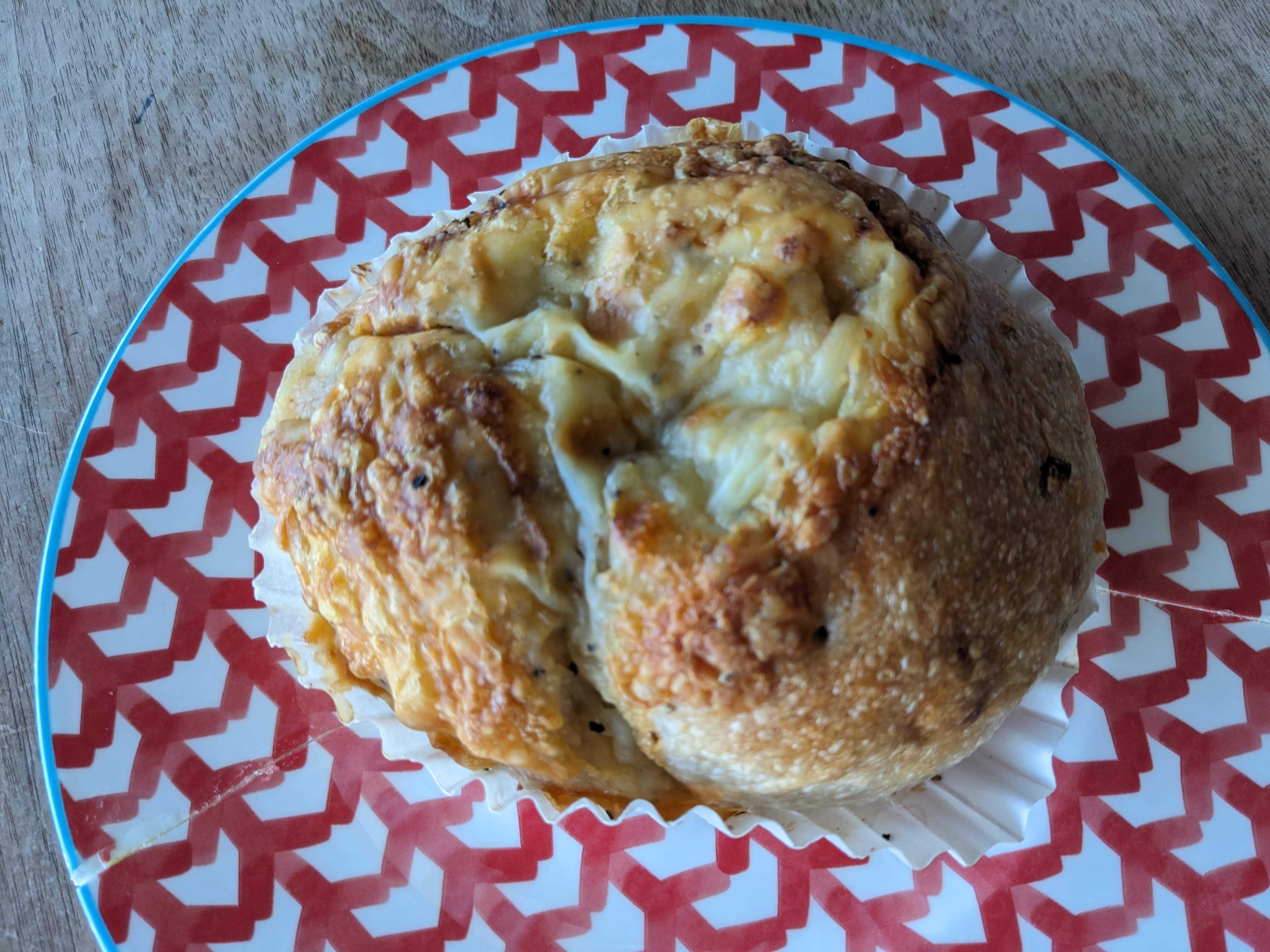 くるみベーコンオリーブチーズトマトベーグル