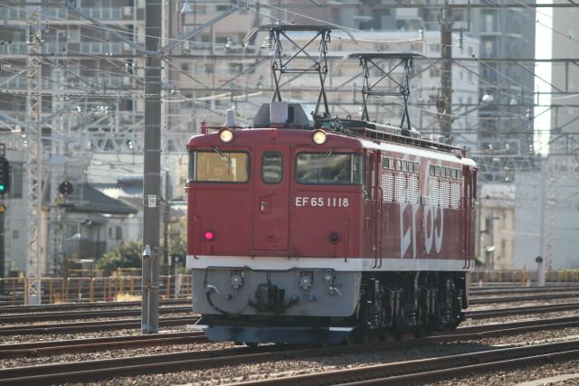 冬晴れの EF65 1118 品川チキ工臨返却2