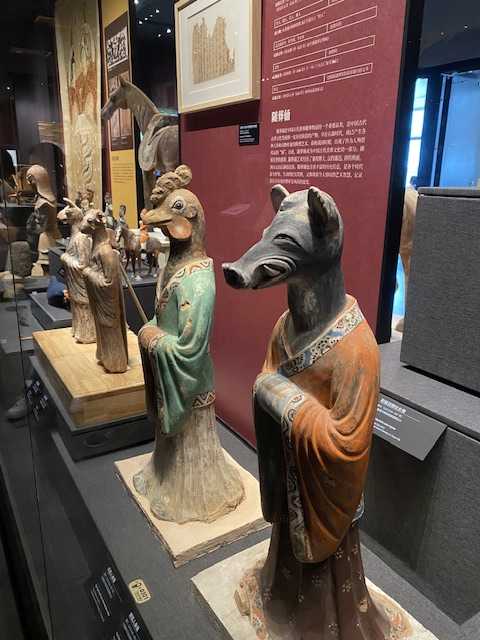 新疆ウイグル自治区博物館　図録（貴重品） 新疆ウイグル自治区博物館 図録（貴重品） - アート・デザイン・音楽激安